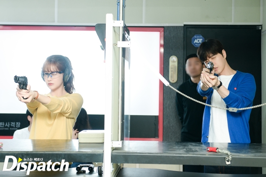 Ngắm loạt ảnh cực yêu của Park Hae Jin - Oh Yeon Seo trên phim trường movie 'Cheese In The Trap'