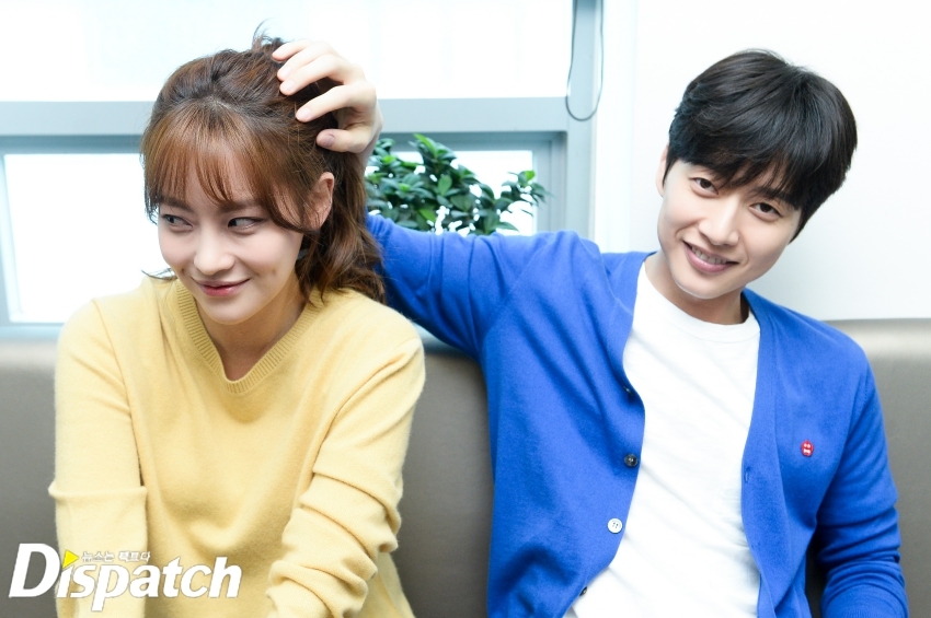 Ngắm loạt ảnh cực yêu của Park Hae Jin - Oh Yeon Seo trên phim trường movie 'Cheese In The Trap'