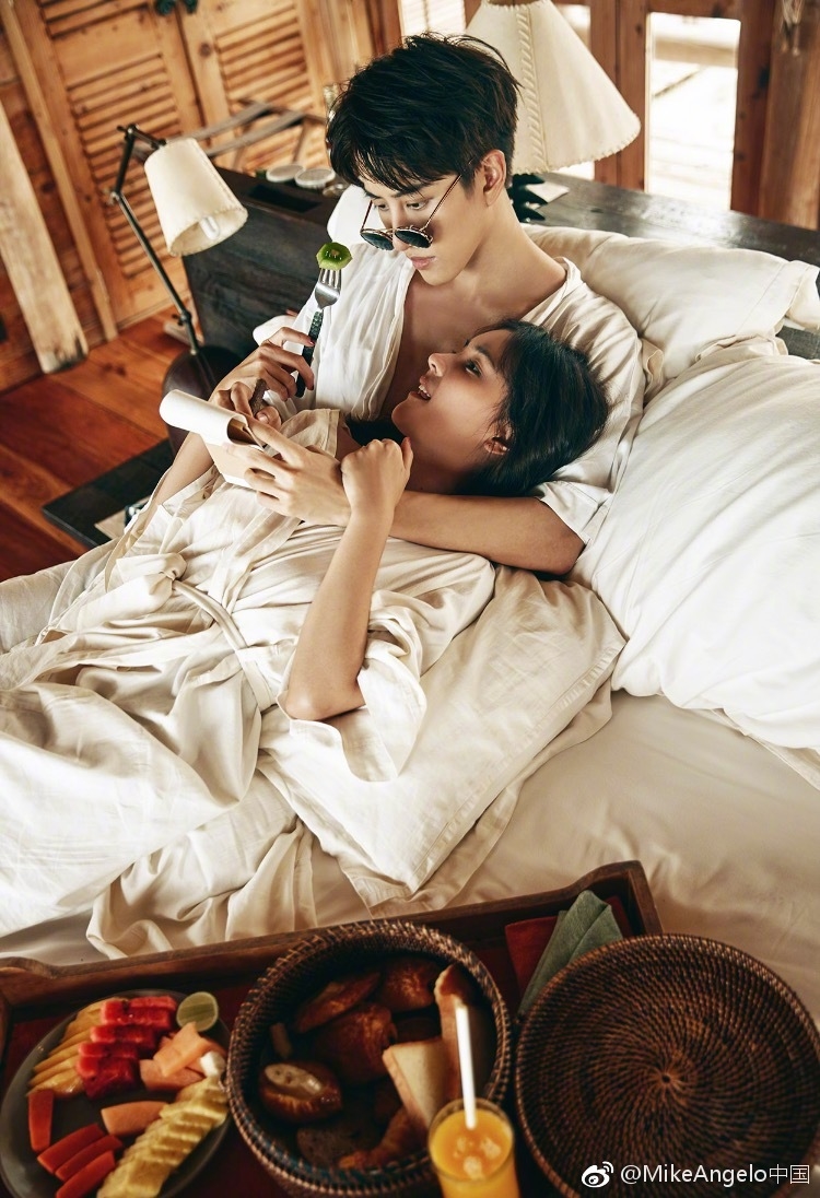 Bất chấp Aom khẳng định chỉ coi Mike là bạn, loạt ảnh Aomike vẫn làm chao đảo vì 'tình hơn hình cưới'
