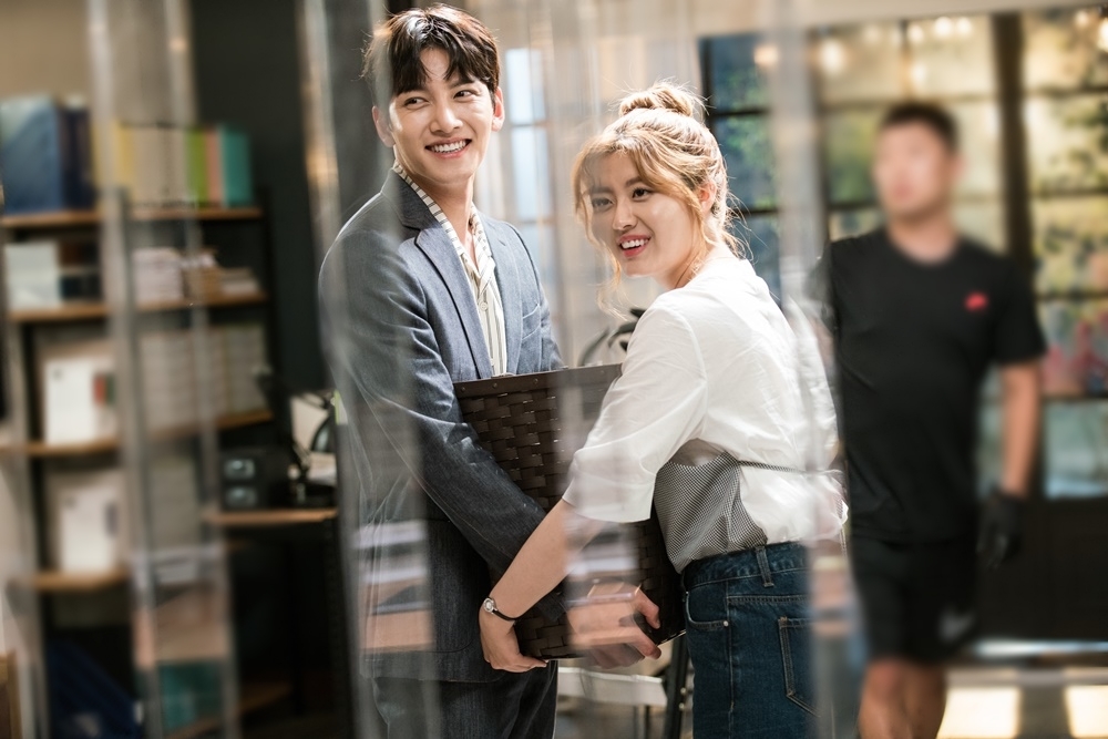 Ji Chang Wook - Nam Ji Hyun đã giành 'Best Kiss', ứng cử viên 'Best Couple' của năm 2017