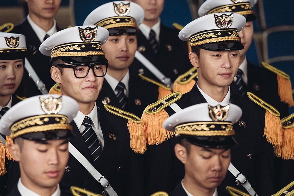 Bộ đôi cảnh sát đẹp trai Park Seo Joon - Kang Na Neul làm chao đảo buổi sáng đẹp trời