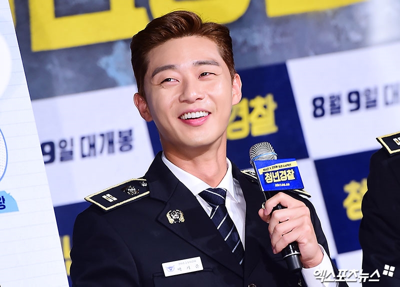 Bộ đôi cảnh sát đẹp trai Park Seo Joon - Kang Na Neul làm chao đảo buổi sáng đẹp trời
