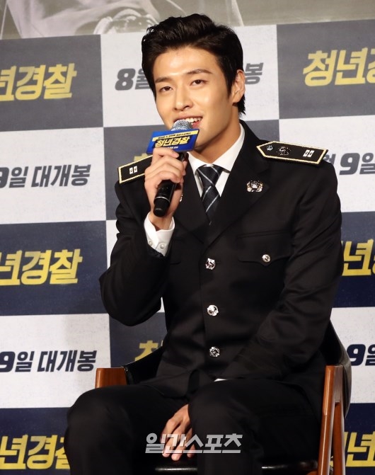 Bộ đôi cảnh sát đẹp trai Park Seo Joon - Kang Na Neul làm chao đảo buổi sáng đẹp trời