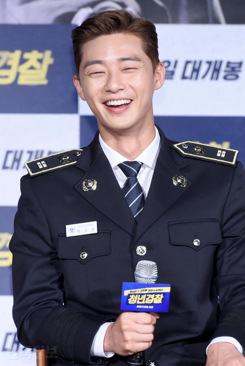Bộ đôi cảnh sát đẹp trai Park Seo Joon - Kang Na Neul làm chao đảo buổi sáng đẹp trời