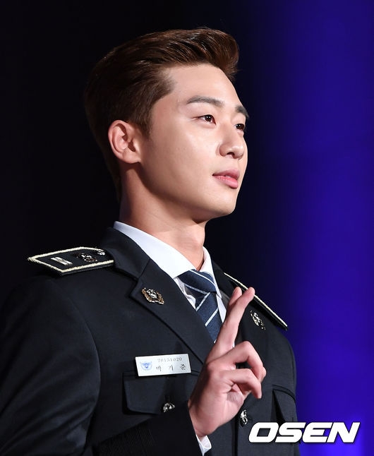 Bộ đôi cảnh sát đẹp trai Park Seo Joon - Kang Na Neul làm chao đảo buổi sáng đẹp trời