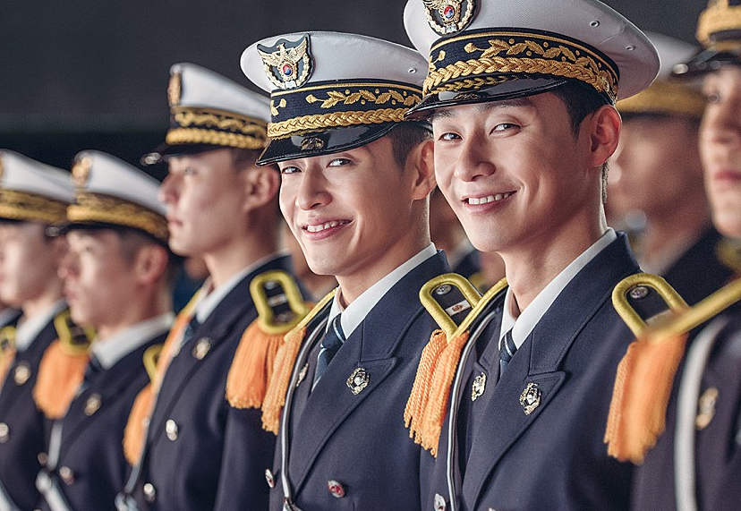 Bộ đôi cảnh sát đẹp trai Park Seo Joon - Kang Na Neul làm chao đảo buổi sáng đẹp trời