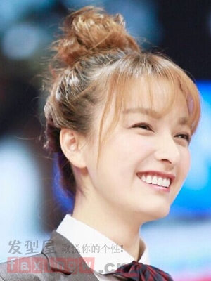 MC Ngô Hân của Happy Camp khóc lem mắt vì bị chửi bới trên mạng