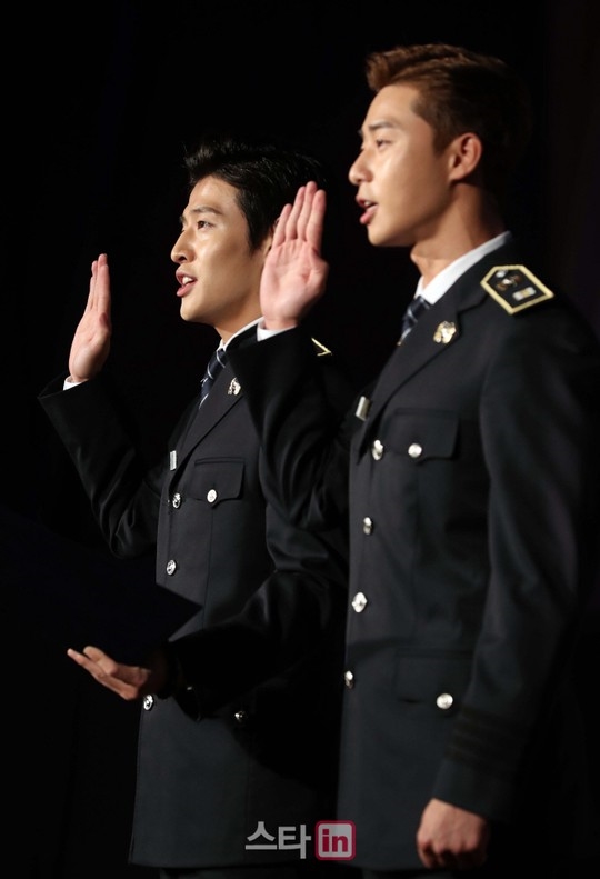 Bộ đôi cảnh sát đẹp trai Park Seo Joon - Kang Na Neul làm chao đảo buổi sáng đẹp trời