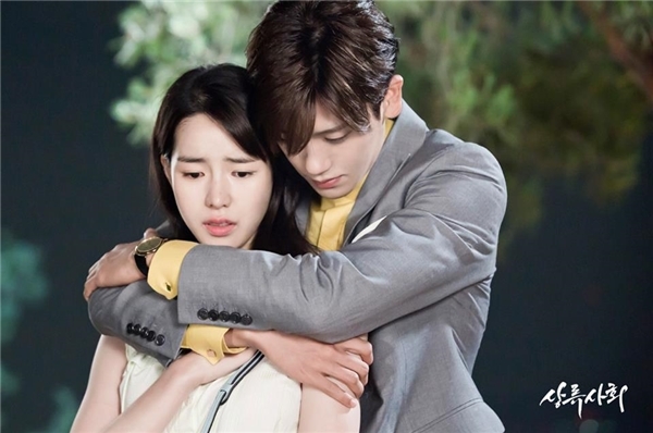 Những mỹ nhân Hàn luôn đóng vai chính dù diễn xuất tệ
