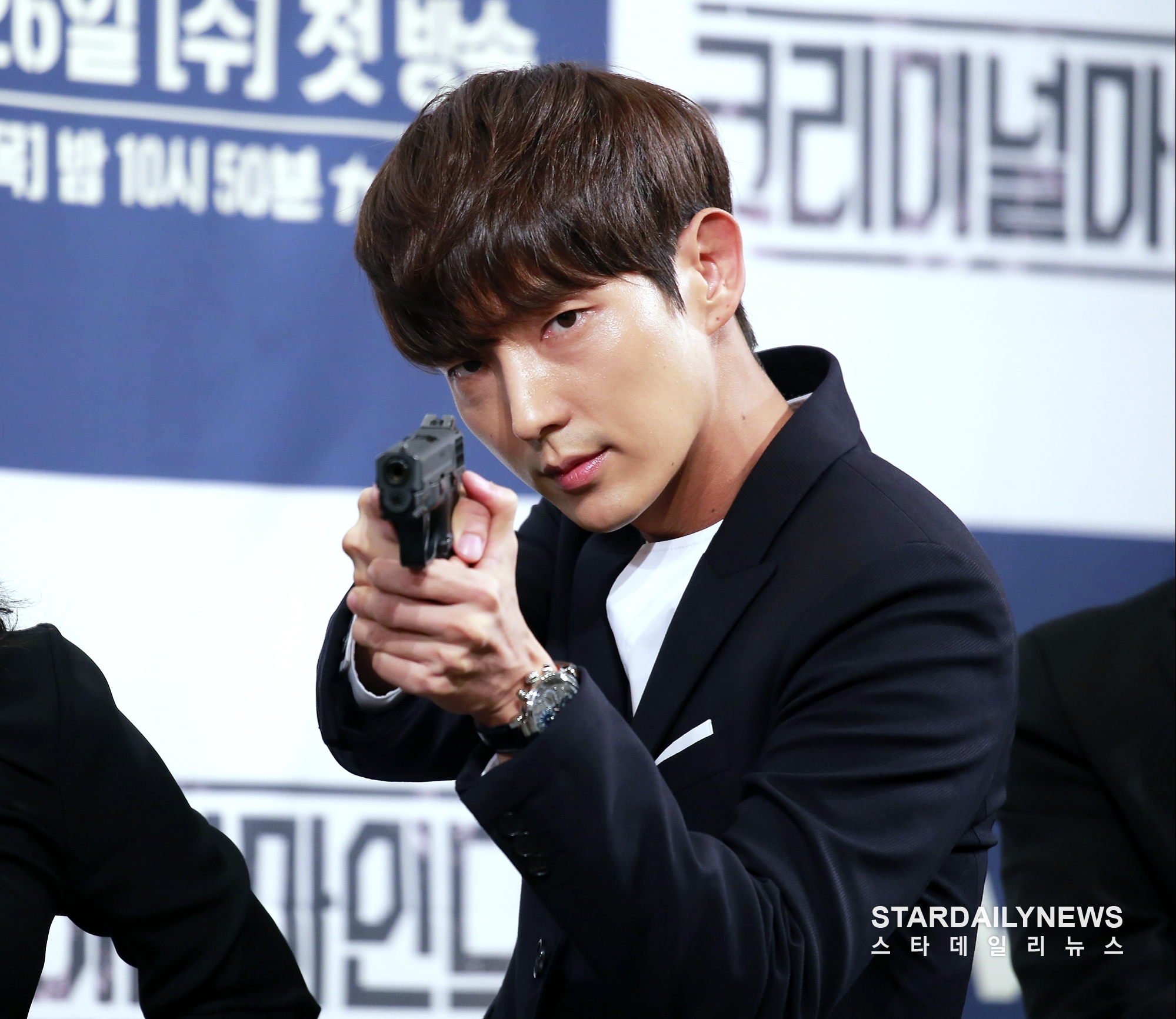 'Criminal Minds' họp báo ra mắt vào trưa 19/7