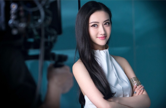 Mỹ nhân Kong Cảnh Điềm nói về thế lực bí ẩn chống lưng