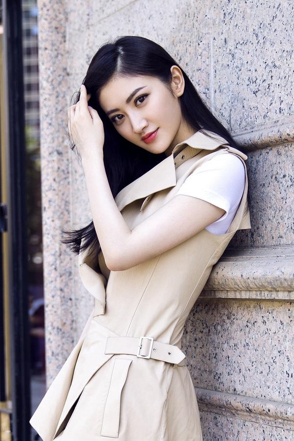 Mỹ nhân Kong Cảnh Điềm nói về thế lực bí ẩn chống lưng