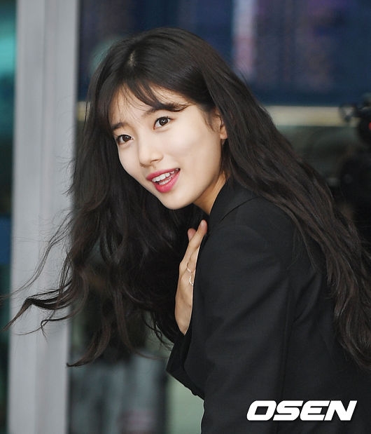Thời trang sân bay ấn tượng của Suzy và Kim Ji Won