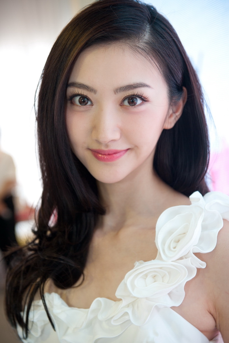 Mỹ nhân Kong Cảnh Điềm nói về thế lực bí ẩn chống lưng