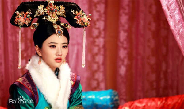 Mỹ nhân Kong Cảnh Điềm nói về thế lực bí ẩn chống lưng