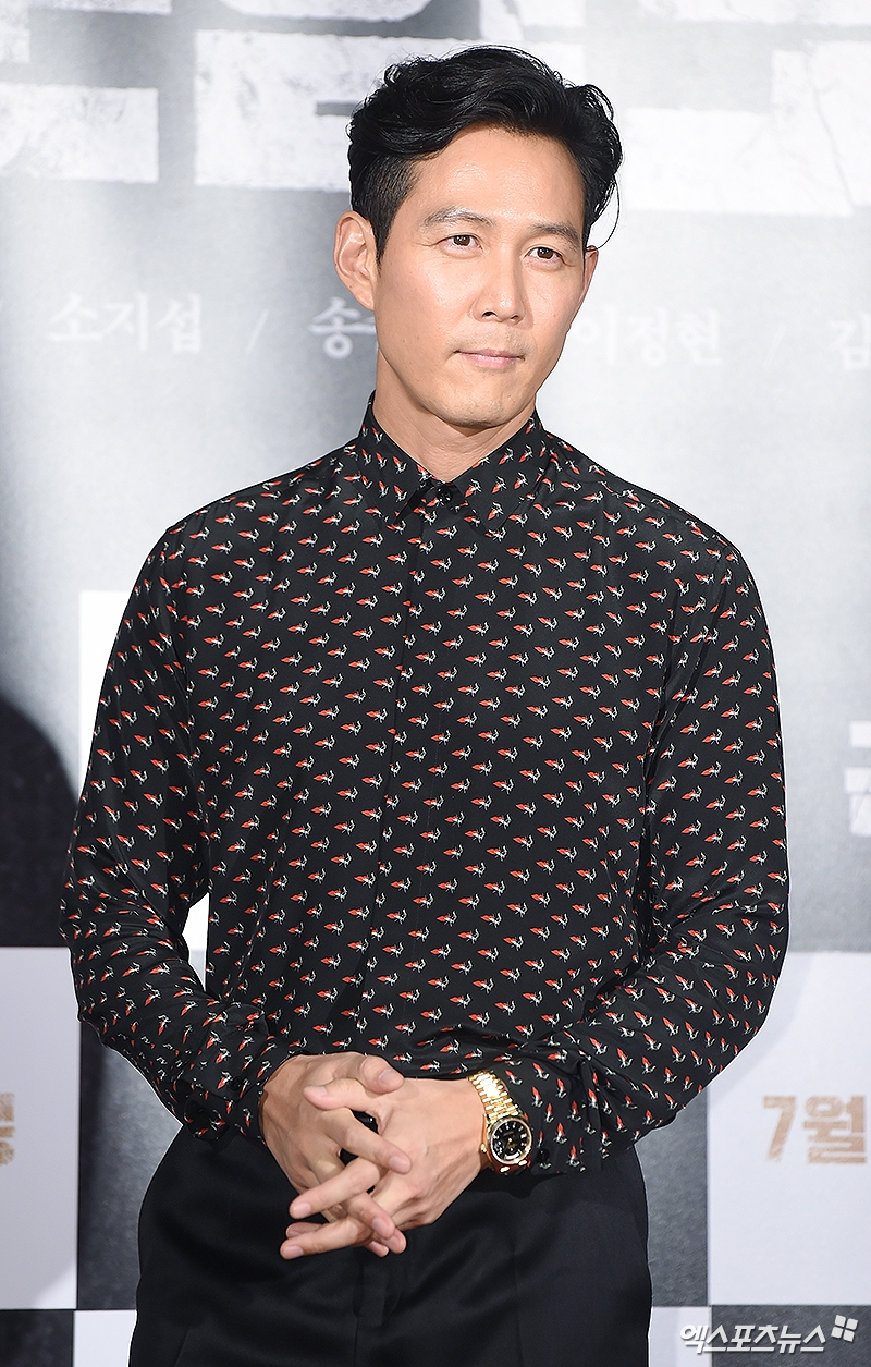 Song Joong Ki được dàn sao khủng đi xem bom tấn 'Battleship Island'