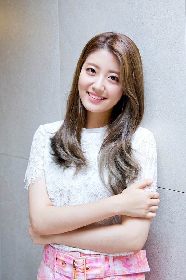Hé lộ hình ảnh lần đầu lên tivi xinh như búp bê của Nam Ji Hyun