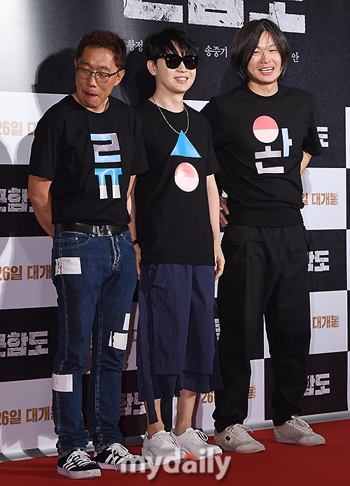 Song Joong Ki được dàn sao khủng đi xem bom tấn 'Battleship Island'