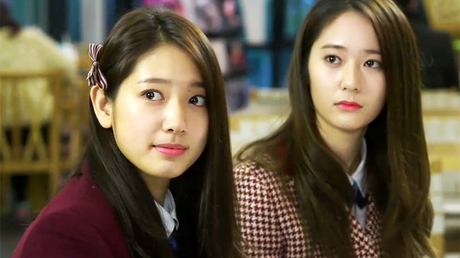 Park Shin Hye gửi xe cà phê tới ủng hộ Krystal quay phim mới
