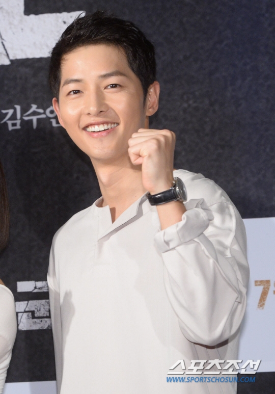 Song Joong Ki được dàn sao khủng đi xem bom tấn 'Battleship Island'