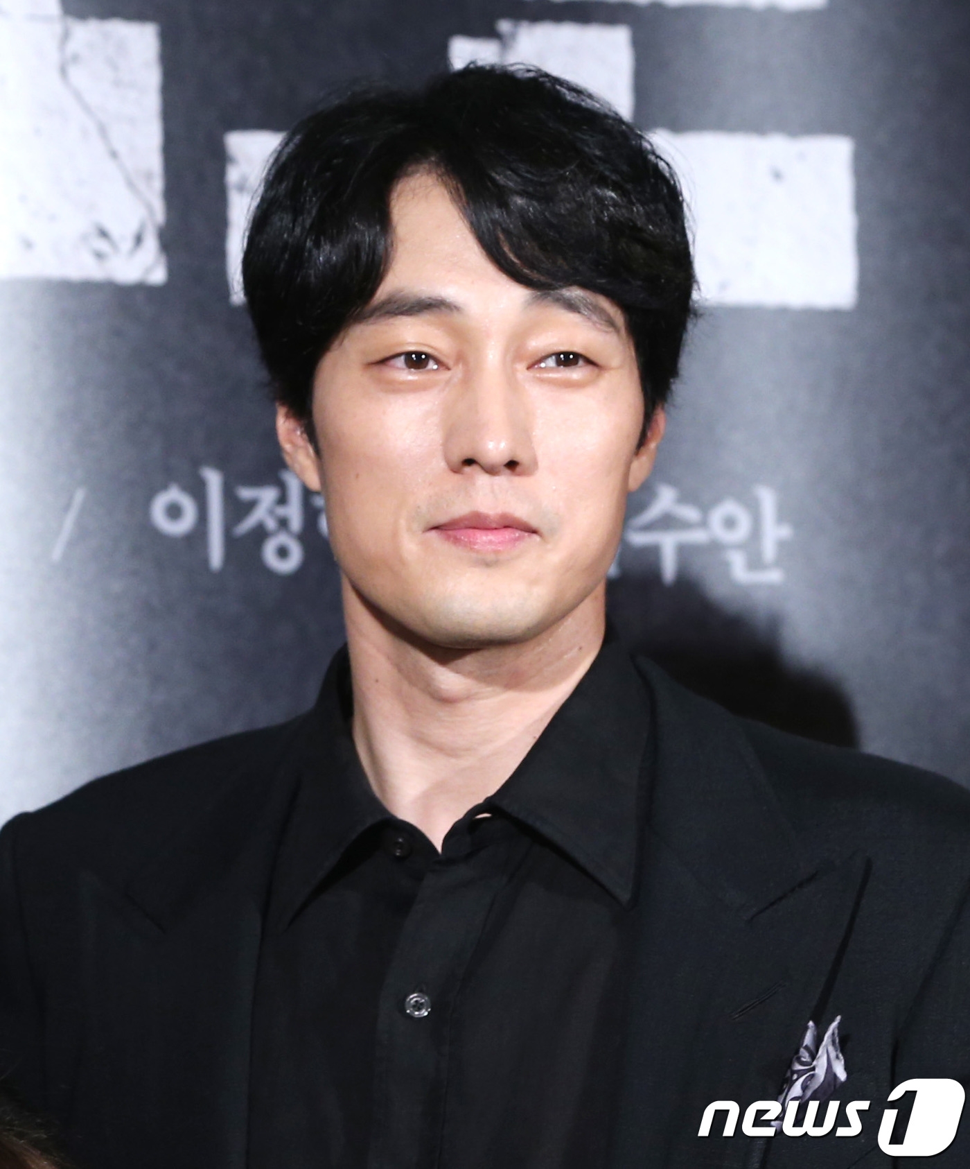 Song Joong Ki được dàn sao khủng đi xem bom tấn 'Battleship Island'
