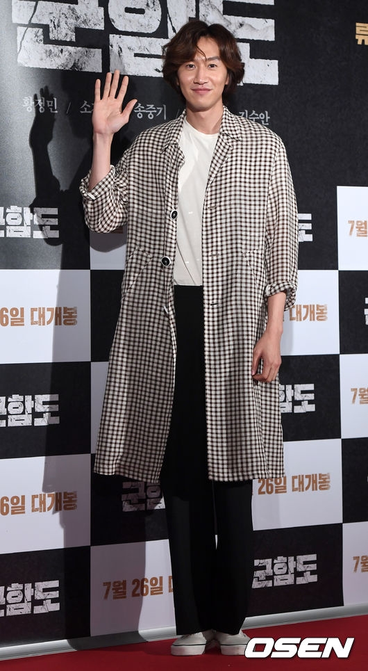 Song Joong Ki được dàn sao khủng đi xem bom tấn 'Battleship Island'