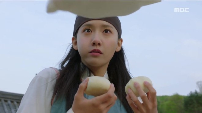 Yoona cực kỳ xinh đẹp với tạo hình trong 'The King Loves'
