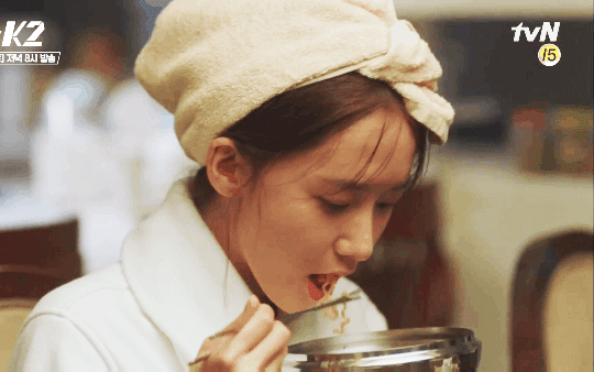 Yoona gây bão vì các cảnh ăn uống trong phim