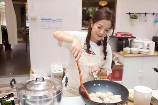Triệu Vy dở khóc dở cười vì bị Huỳnh Hiểu Minh trêu chọc