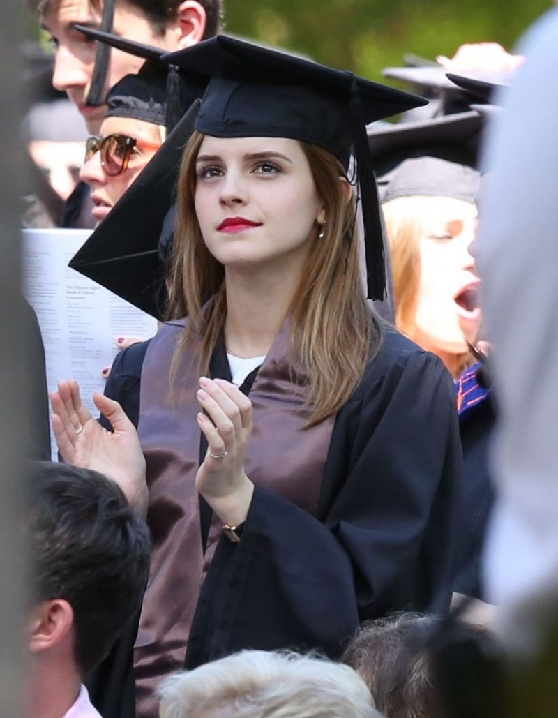 Emma Watson khiến fan ngỡ ngàng với nhan sắc từ bé đến lớn