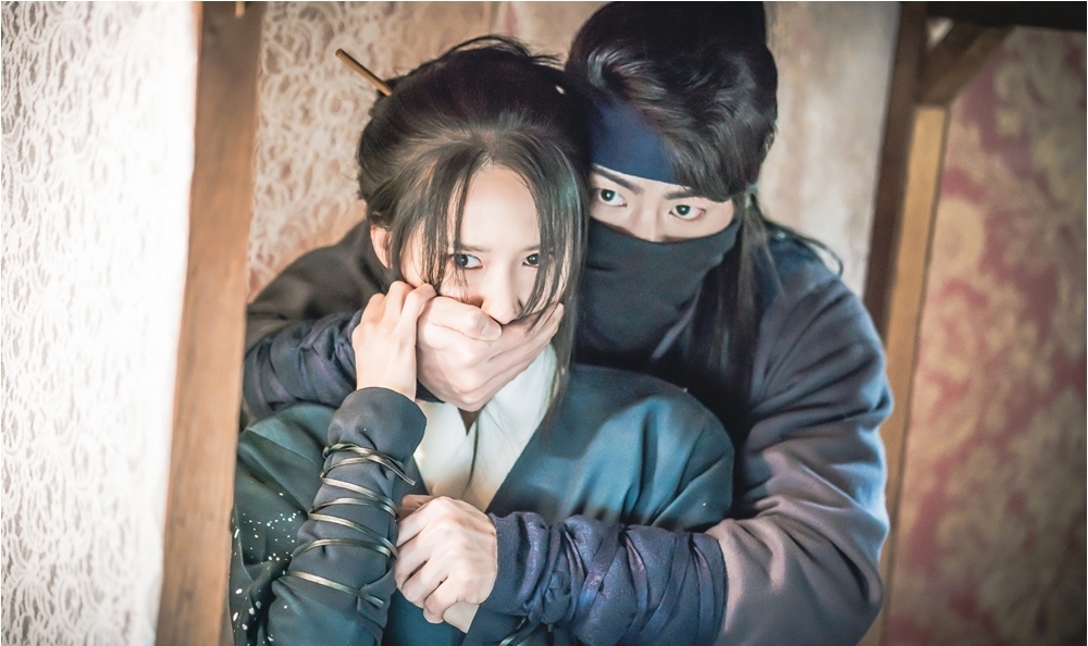 'The King Loves' tung hình ảnh tập mới