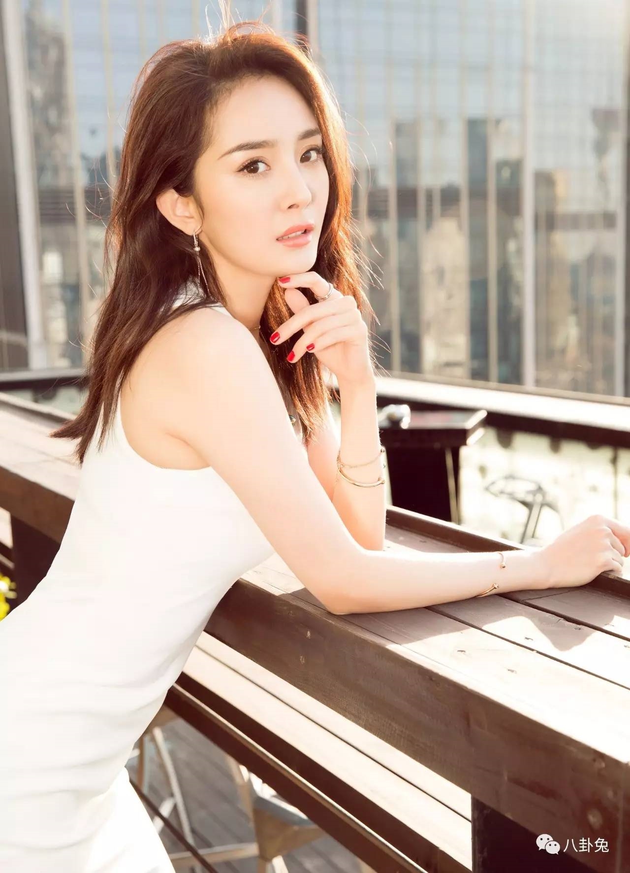Dương Mịch đáp trả khi bị tố làm màu thời trang