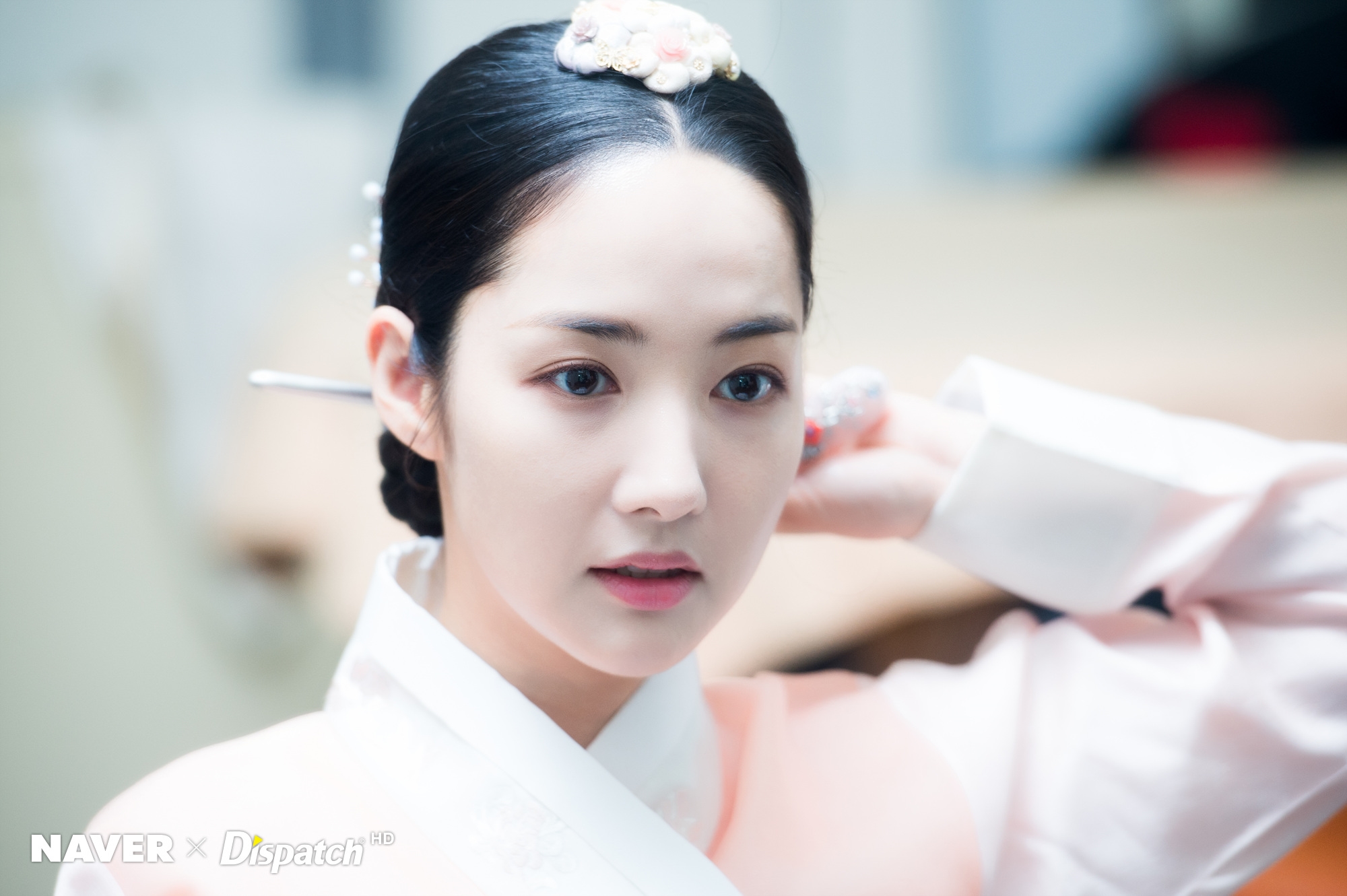 Rung động trước bộ ảnh Park Min Young mặc Hanbok