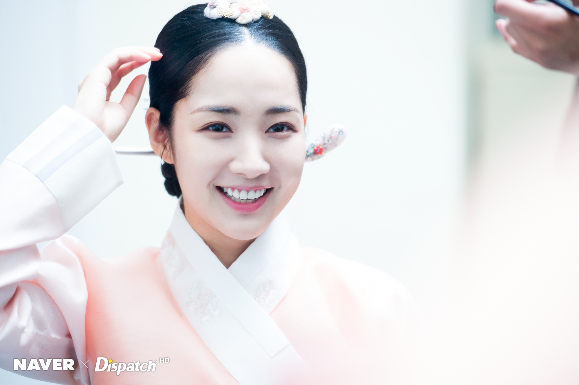 Rung động trước bộ ảnh Park Min Young mặc Hanbok