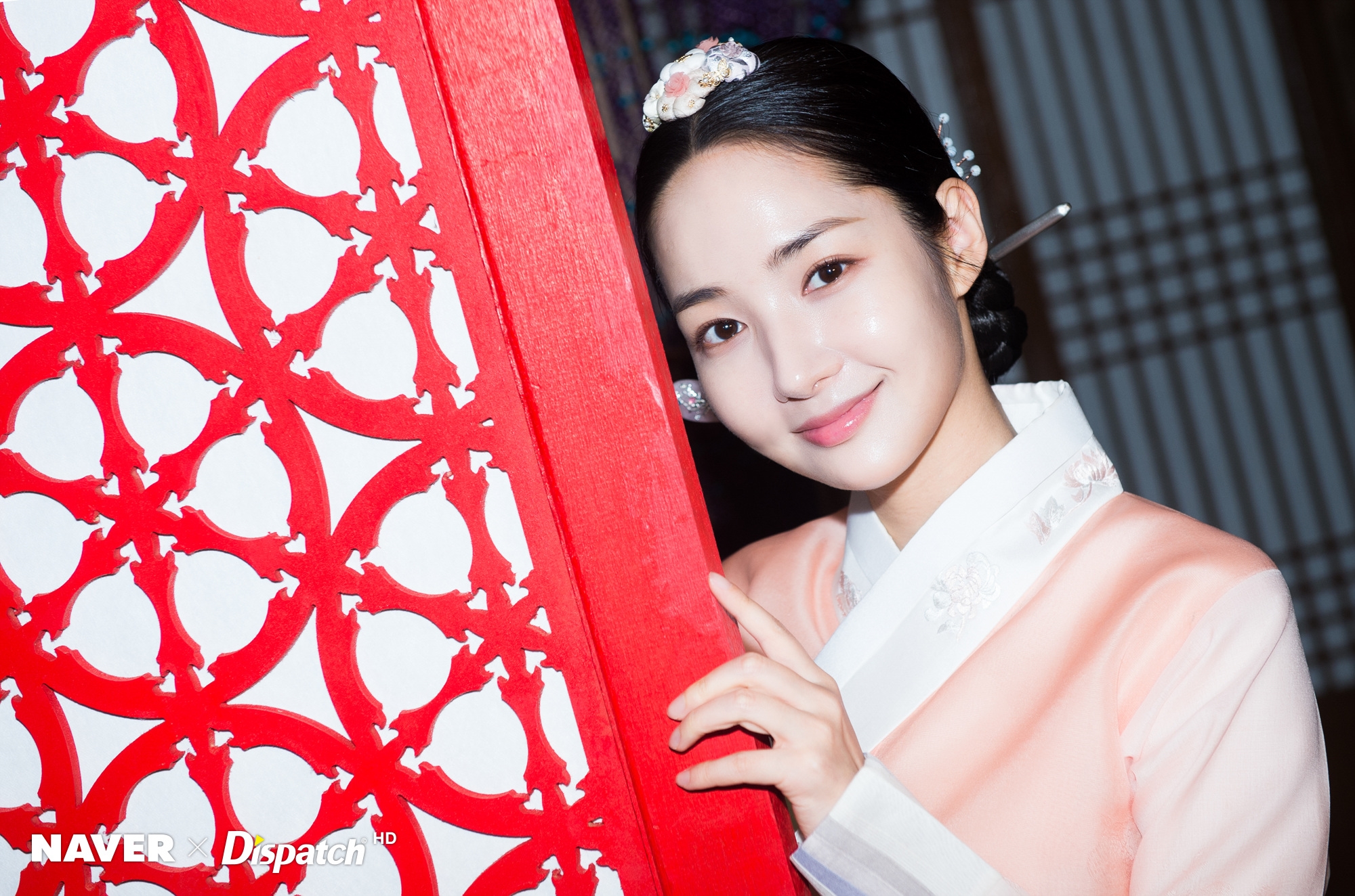 Rung động trước bộ ảnh Park Min Young mặc Hanbok