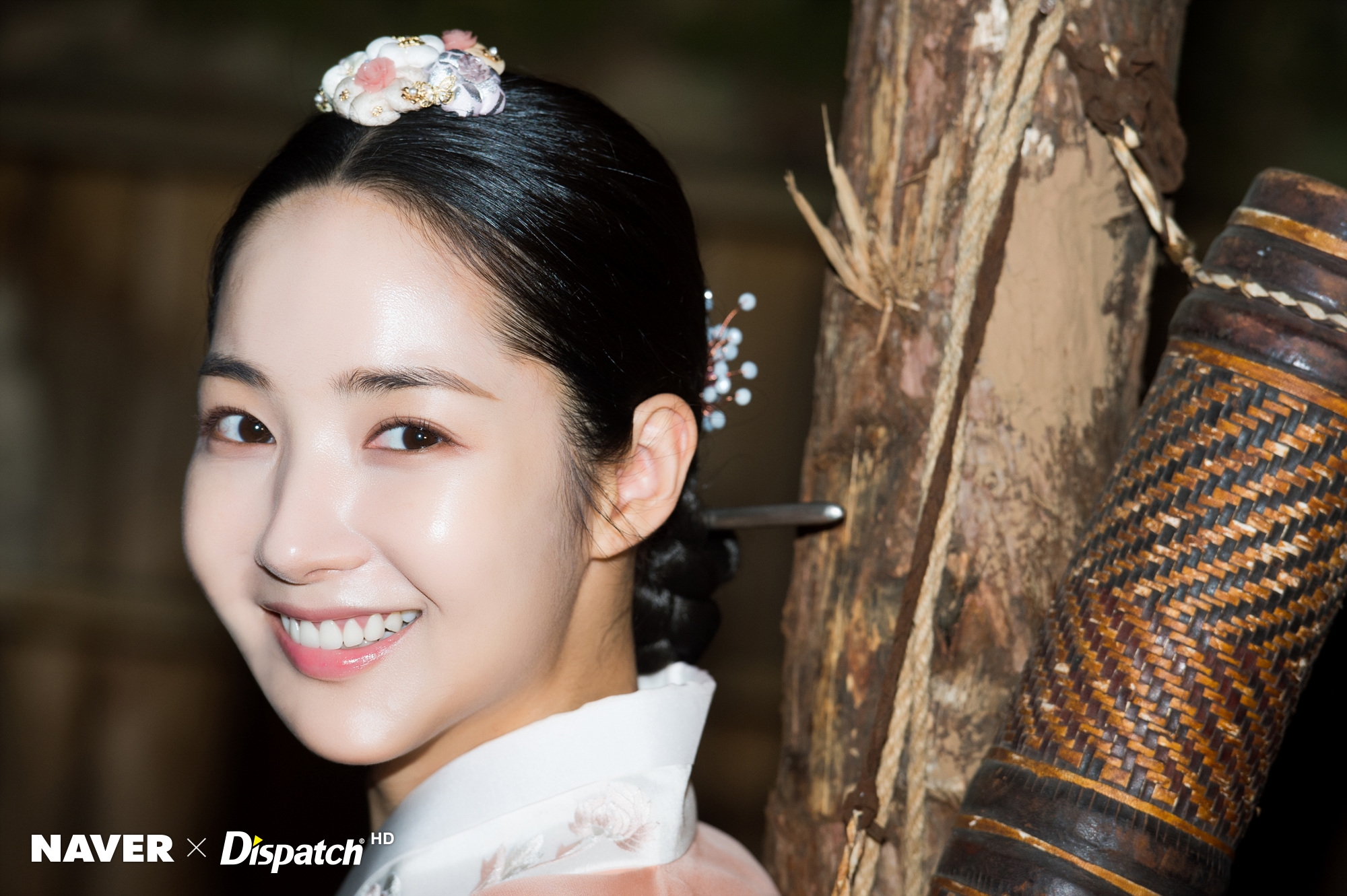 Rung động trước bộ ảnh Park Min Young mặc Hanbok