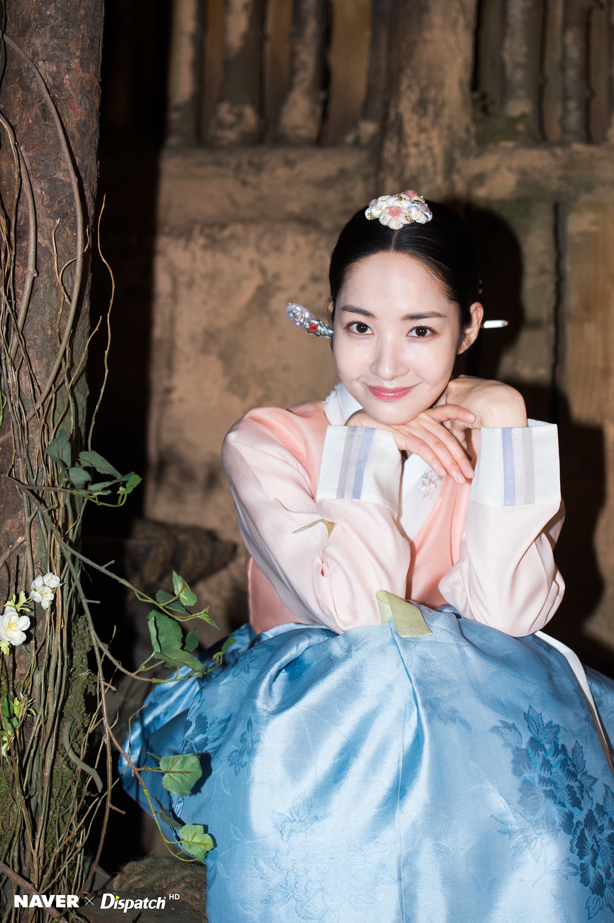 Rung động trước bộ ảnh Park Min Young mặc Hanbok