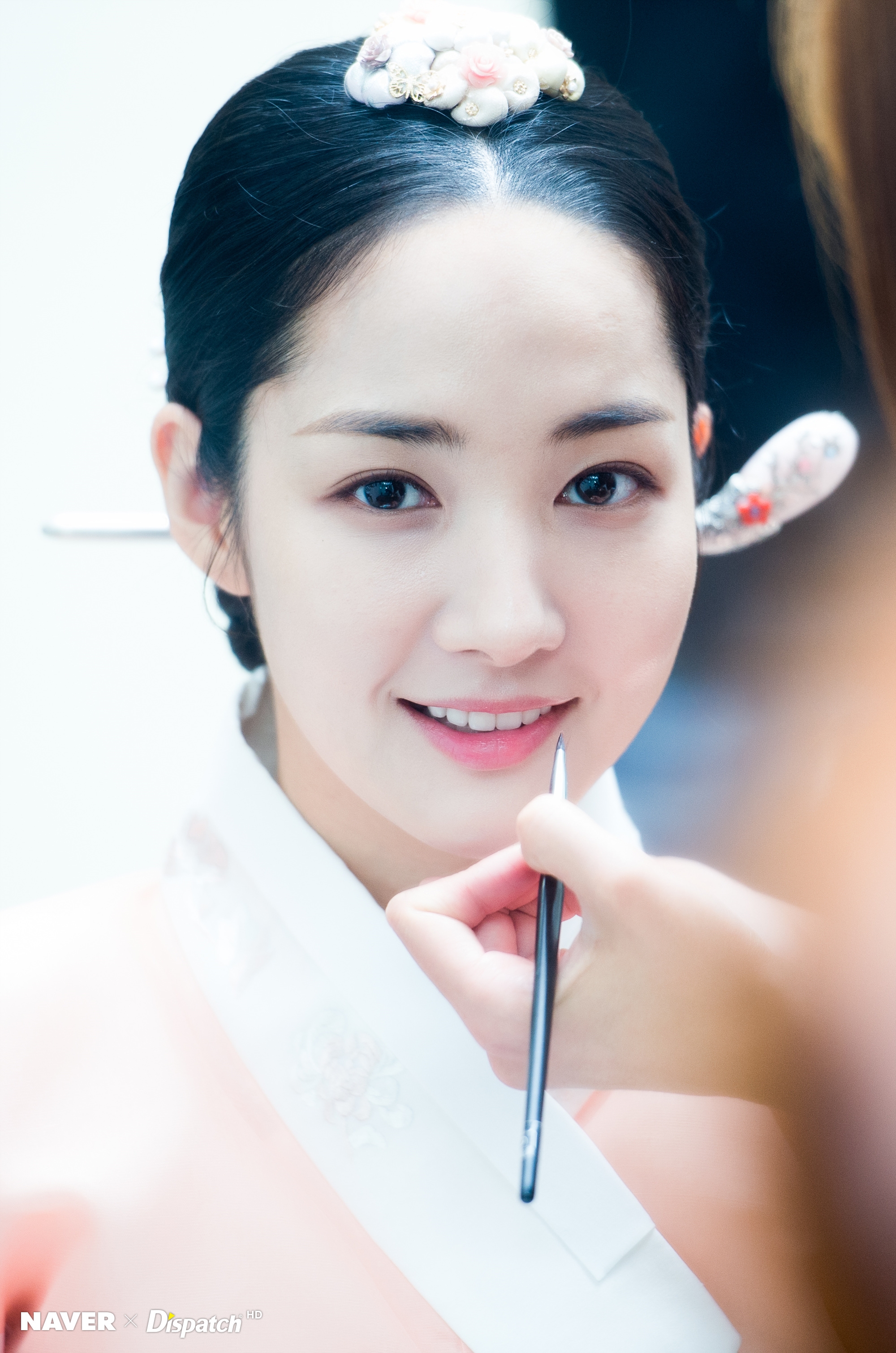Rung động trước bộ ảnh Park Min Young mặc Hanbok