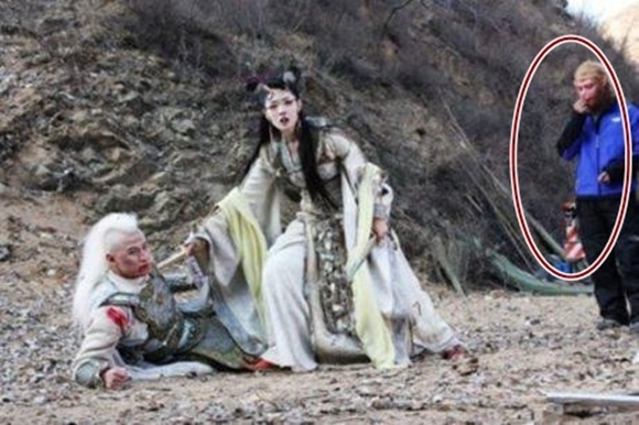 Cười té ghế với những hạt 'sạn' khó đỡ trong phim Hoa ngữ
