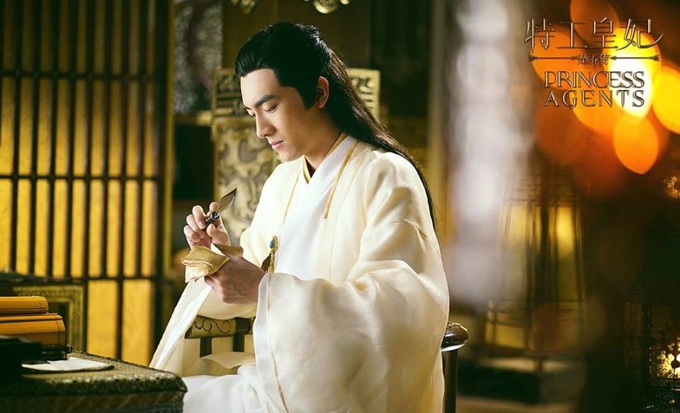 Các nam thần lộ bản chất thật ở hậu trường