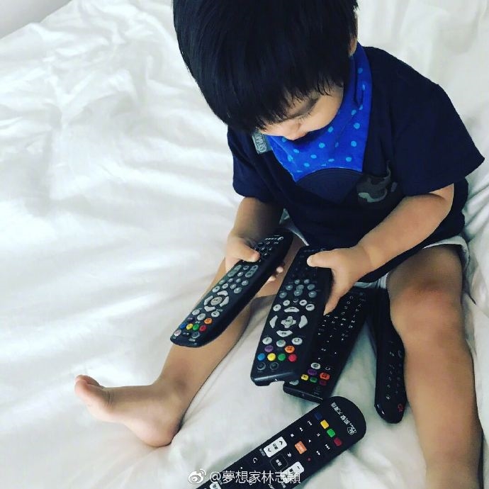 Lâm Chí Dĩnh méo mặt vì sở thích kỳ lạ của con trai Jenson