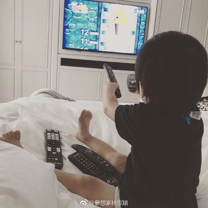 Lâm Chí Dĩnh méo mặt vì sở thích kỳ lạ của con trai Jenson