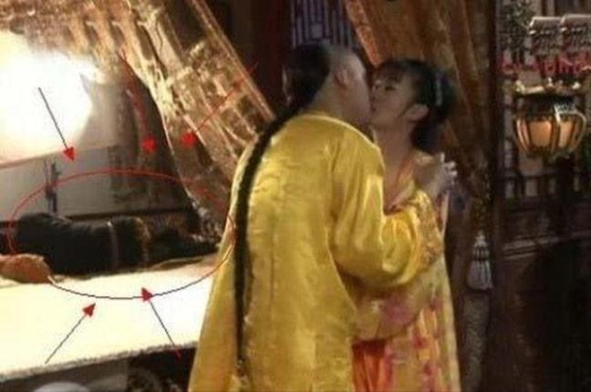 Cười té ghế với những hạt 'sạn' khó đỡ trong phim Hoa ngữ