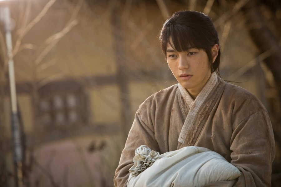 L vai Lee Sun trong "Ruler: Master Of The Mask"