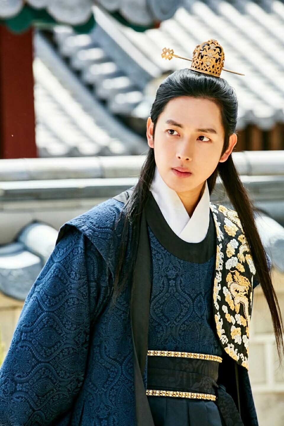 Im Si Wan vai Wang Won trong "The King Loves"