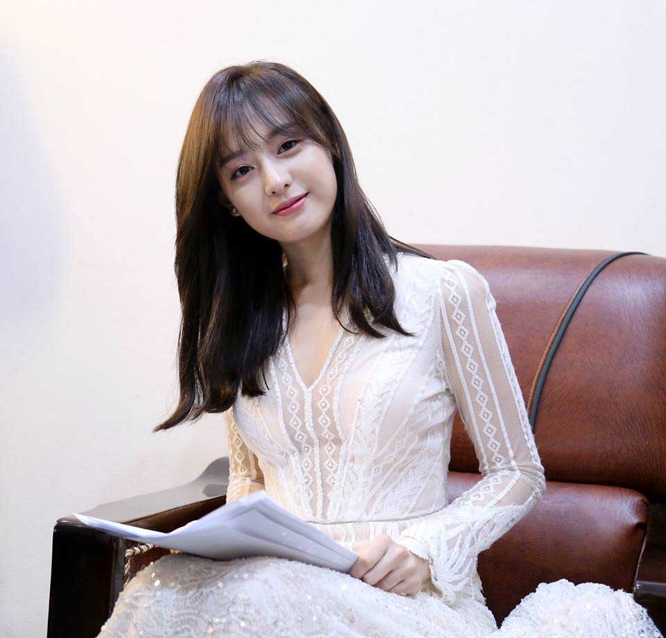 Kim Ji Won so sánh sự khác biệt khi diễn cùng Park Seo Joon và Jin Goo