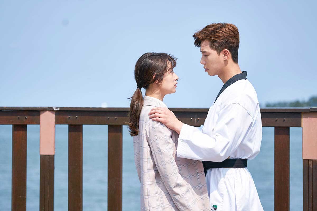Kim Ji Won so sánh sự khác biệt khi diễn cùng Park Seo Joon và Jin Goo