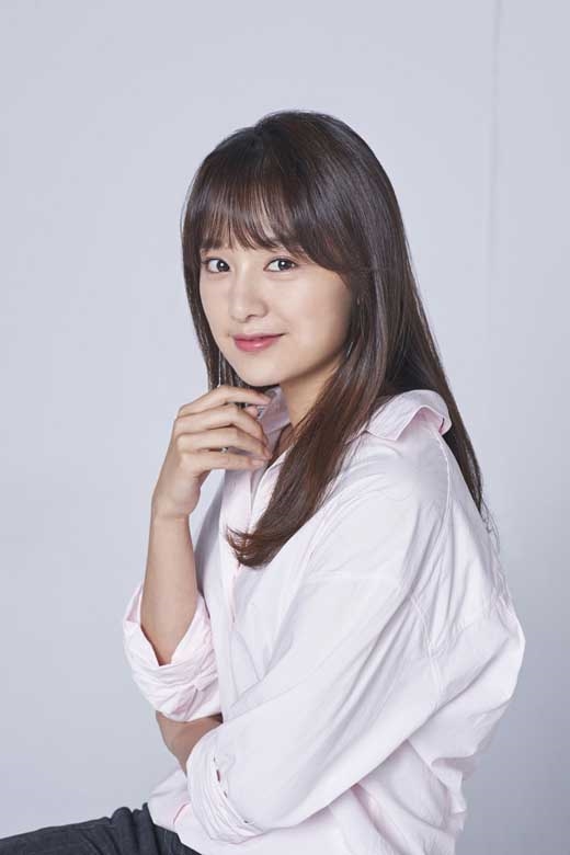Kim Ji Won so sánh sự khác biệt khi diễn cùng Park Seo Joon và Jin Goo