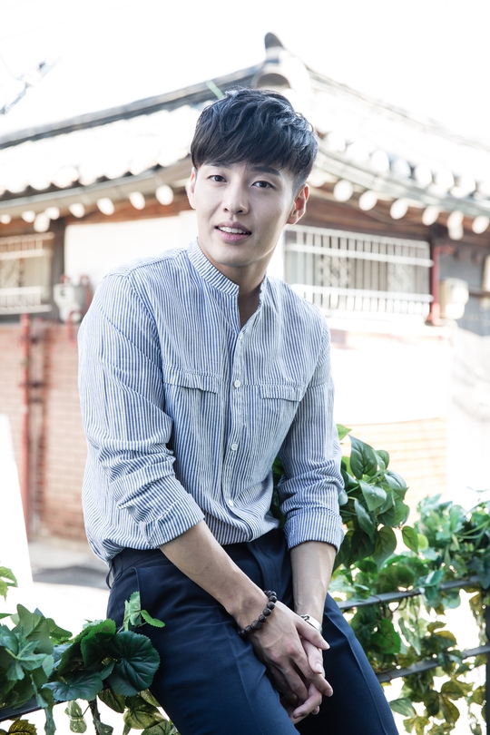 Kang Ha Neul hy vọng Kim Woo Bin sớm khỏi bệnh