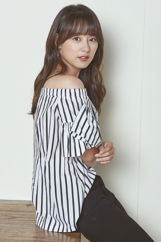 Kim Ji Won chia sẻ cảm xúc về hai tác phẩm mới nhất trong sự nghiệp